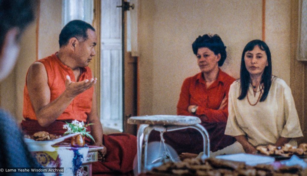 Eléa Rédel avec Lama Yéshé dans les années 80