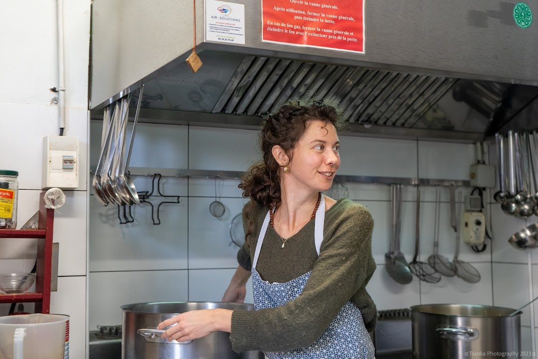 A young woman in the kitchen at Institut Vajra Yogini
